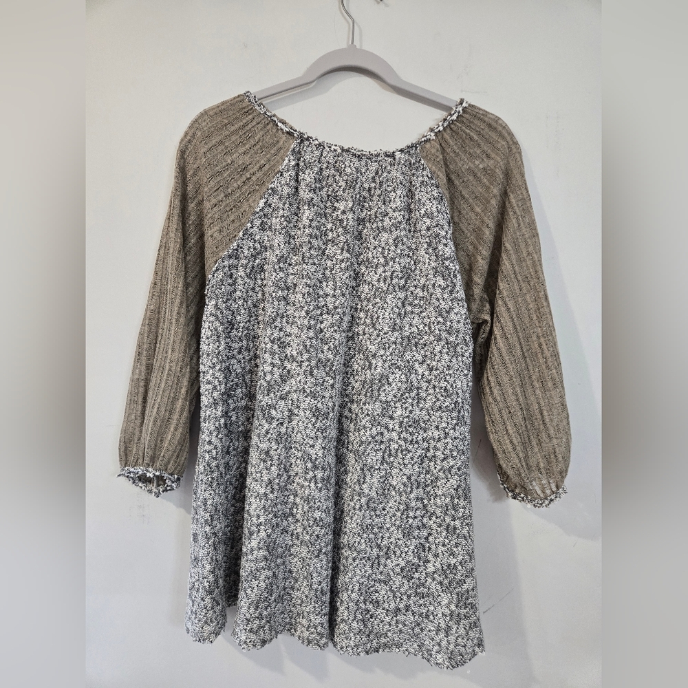 Women's mixed media 3/4 sleeve top. Pristine condition. - Picture 4 of 6
